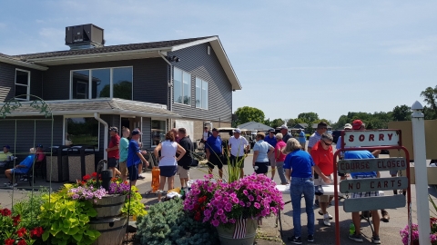 Golfers lunch rush